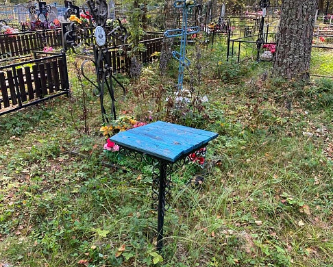 С кладбищ Лежневского района воруют ограды, столики, лавочки